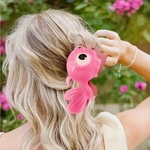 Bubblegum Fish - Hair Clip